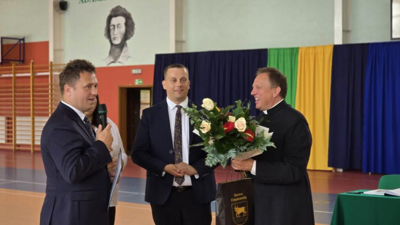 Uroczyste zakończenie roku szkolnego 2024/2025 w Ciepłowodach [foto]