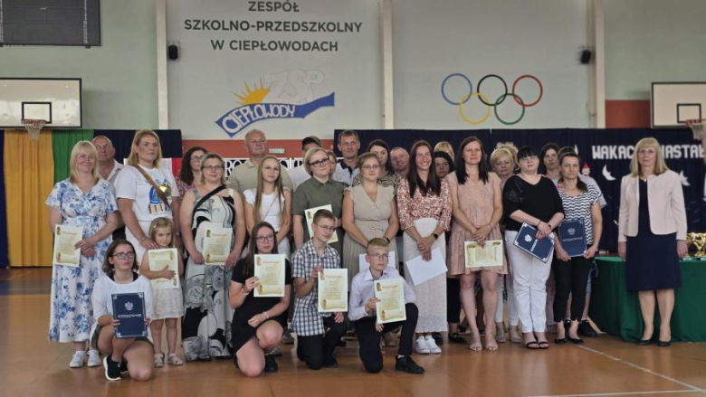 Uroczyste zakończenie roku szkolnego 2024/2025 w Ciepłowodach [foto]