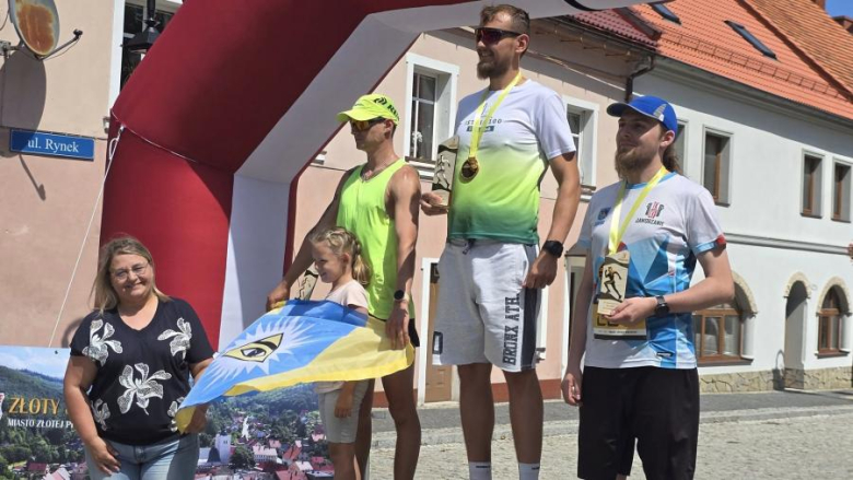 Na najlepszych biegaczy czekały sztabki złota. XIV Bieg na Jawornik za namii