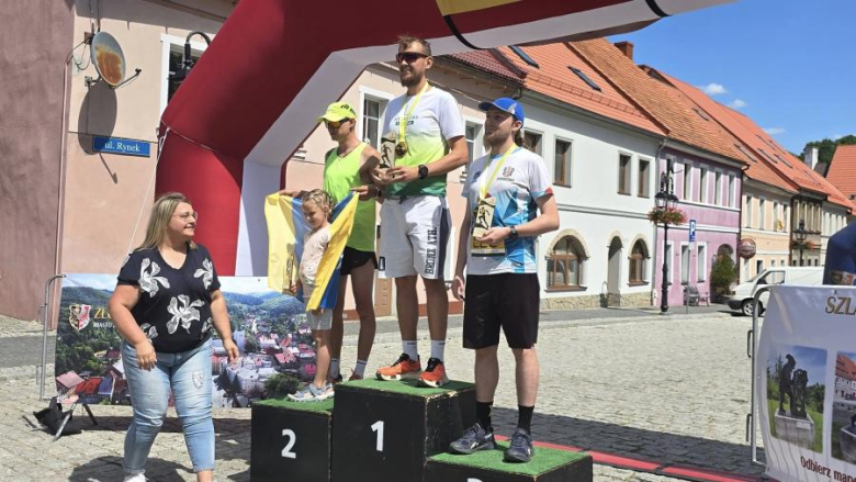 Na najlepszych biegaczy czekały sztabki złota. XIV Bieg na Jawornik za namii