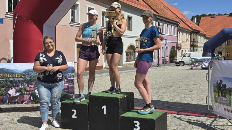 Na najlepszych biegaczy czekały sztabki złota. XIV Bieg na Jawornik za namii
