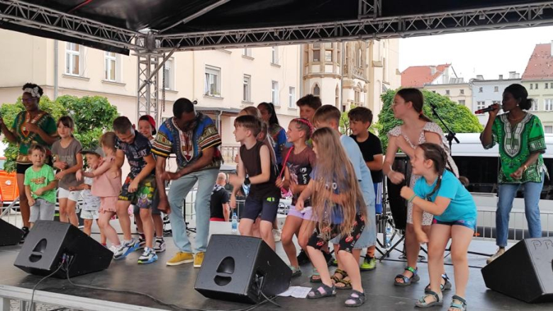 Ząbkowicka Wakacyjna Scena Muzyczna z afrykańskimi rytmami