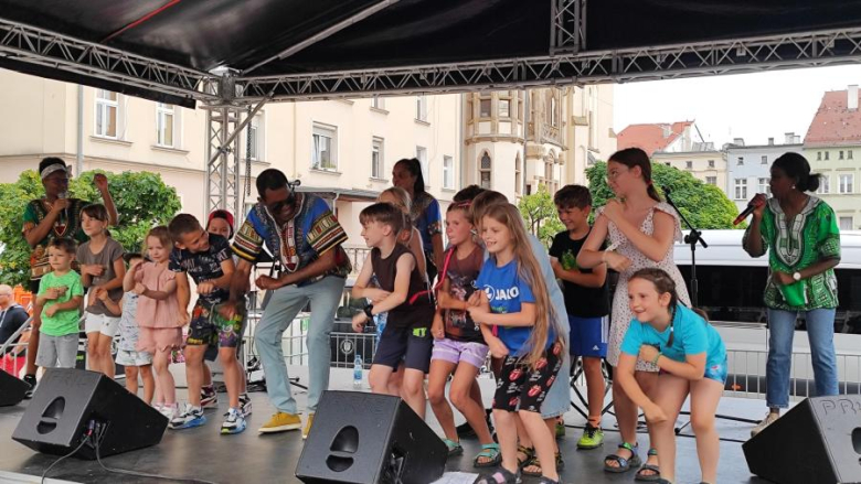 Ząbkowicka Wakacyjna Scena Muzyczna z afrykańskimi rytmami