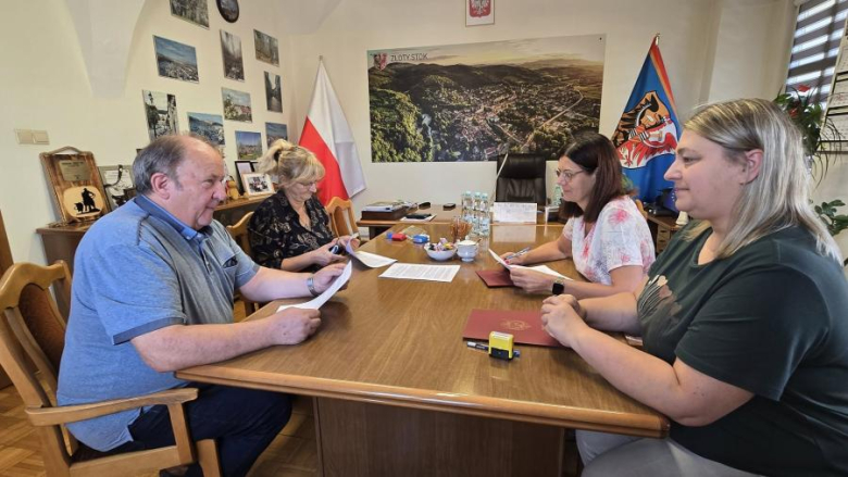 Umowy na dotacje celowe z Rodzinnymi Ogrodami Działkowymi podpisane