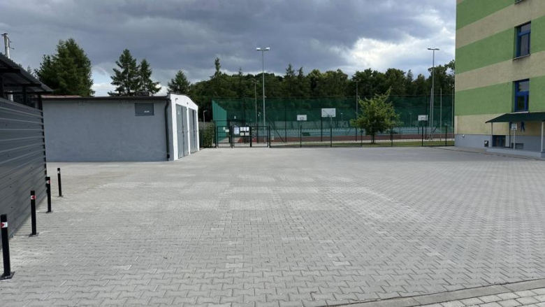 Nowy parking przy szkole i uporządkowanie odwodnienia