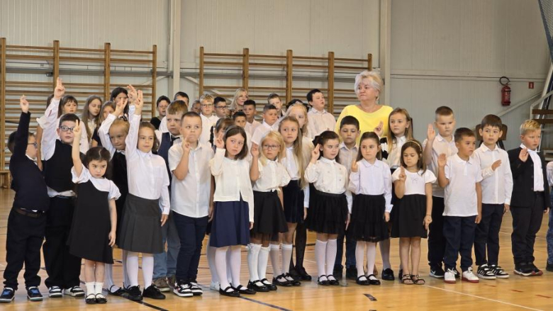 Uroczyste rozpoczęcie roku w złotostockiej podstawówce