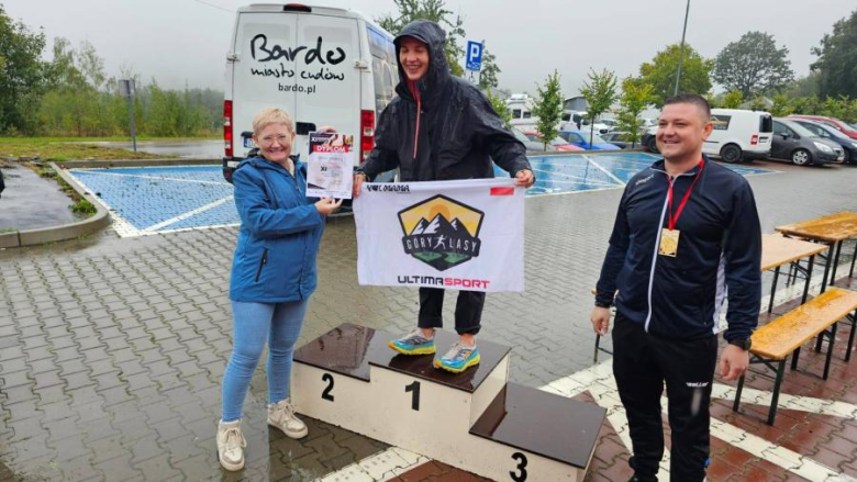 Blisko 100 biegaczy stanęło na starcie „Bardzkiej Piąteczki”