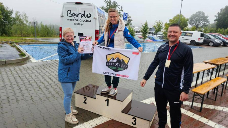 Blisko 100 biegaczy stanęło na starcie „Bardzkiej Piąteczki”