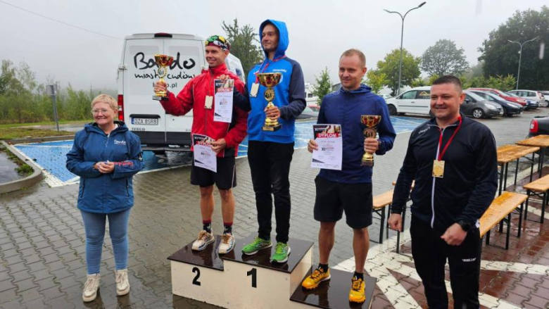 Blisko 100 biegaczy stanęło na starcie „Bardzkiej Piąteczki”