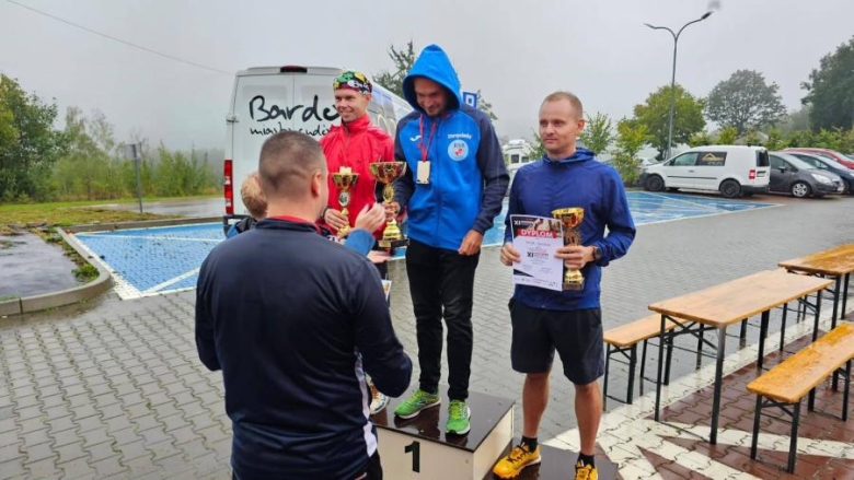 Blisko 100 biegaczy stanęło na starcie „Bardzkiej Piąteczki”