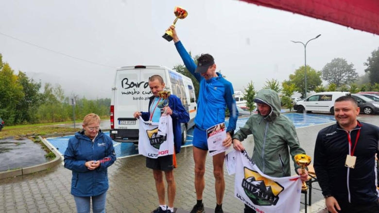 Blisko 100 biegaczy stanęło na starcie „Bardzkiej Piąteczki”