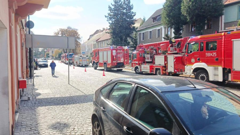 Pożar na poddaszu budynku wielorodzinnego w Henrykowie