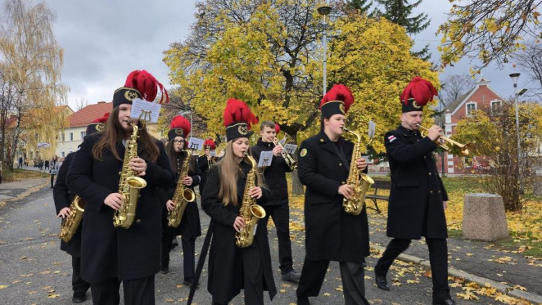 Narodowe Święto Niepodległości w Złotym Stoku – wspólna modlitwa, przemarsz i hołd dla Ojczyzny
