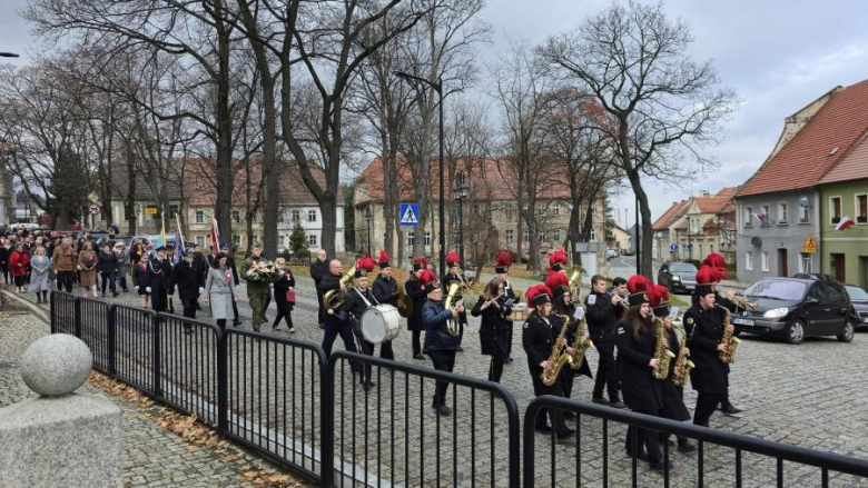 Narodowe Święto Niepodległości w Złotym Stoku – wspólna modlitwa, przemarsz i hołd dla Ojczyzny