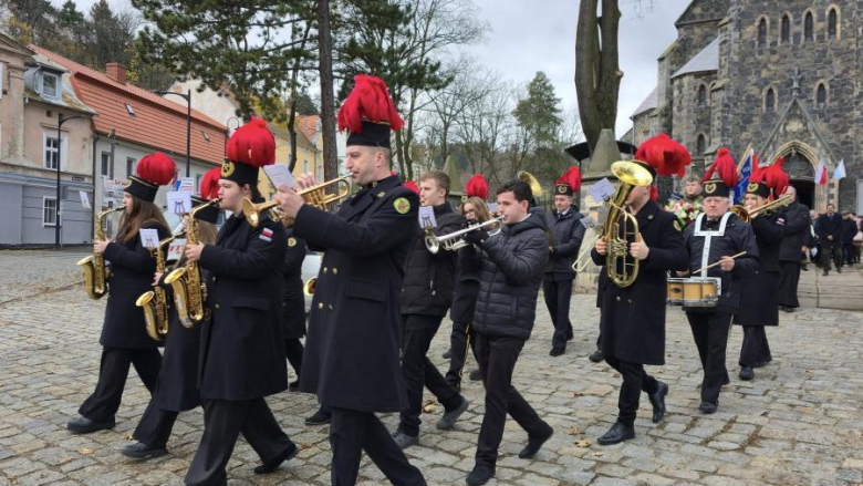 Narodowe Święto Niepodległości w Złotym Stoku – wspólna modlitwa, przemarsz i hołd dla Ojczyzny