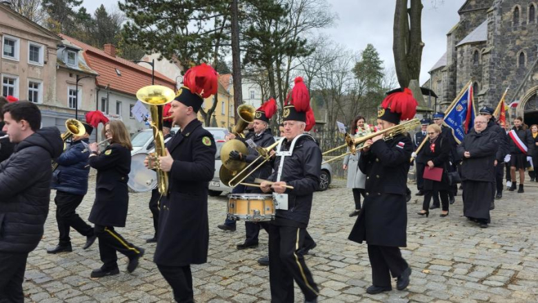 Narodowe Święto Niepodległości w Złotym Stoku – wspólna modlitwa, przemarsz i hołd dla Ojczyzny
