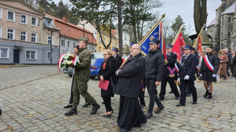 Narodowe Święto Niepodległości w Złotym Stoku – wspólna modlitwa, przemarsz i hołd dla Ojczyzny