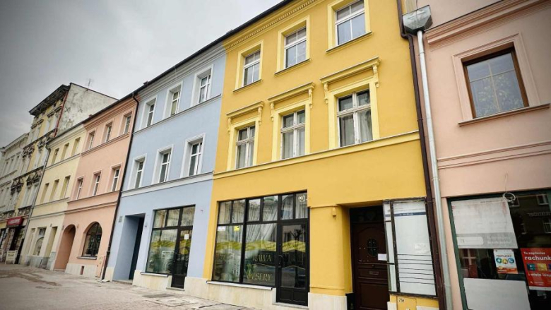 Ziębicki rynek pięknieje. Kolejne kamienice po remoncie elewacji