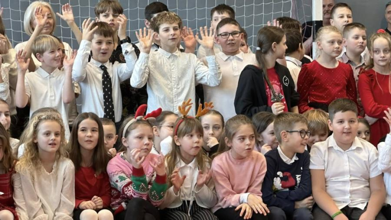 Jasełka w wykonaniu uczniów Szkoły Podstawowej w Henrykowie – pełne radości i z mądrym przesłaniem