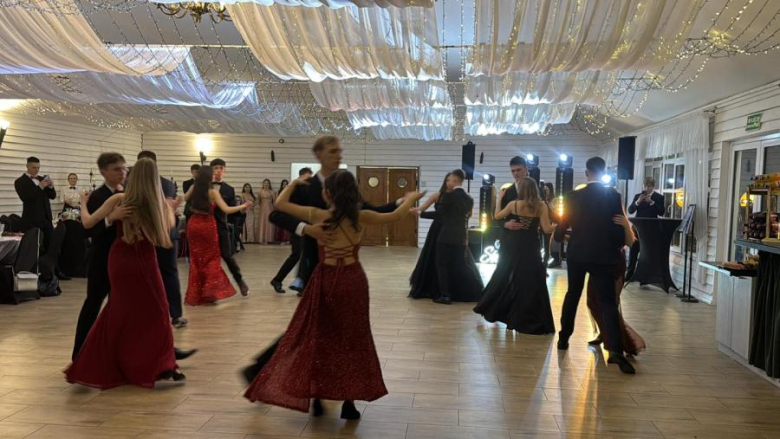 Studniówka Katolickiego Liceum Ogólnkoształcąćego w Henrykowie [foto]