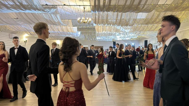 Studniówka Katolickiego Liceum Ogólnkoształcąćego w Henrykowie [foto]