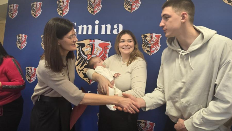 Nowi mieszkańcy Złotego Stoku oficjalnie powitani przez burmistrz