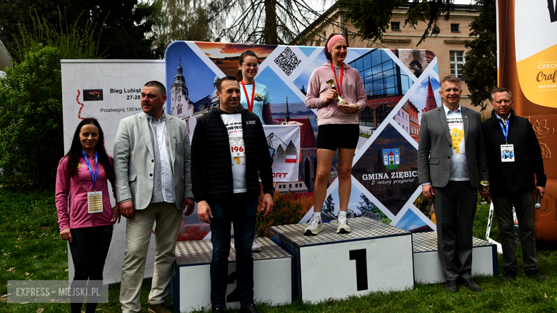 Setki biegaczy i świetne wyniki. 15. Półmaraton Henrykowski i 11. Dycha Księgi Henrykowskiej [foto]