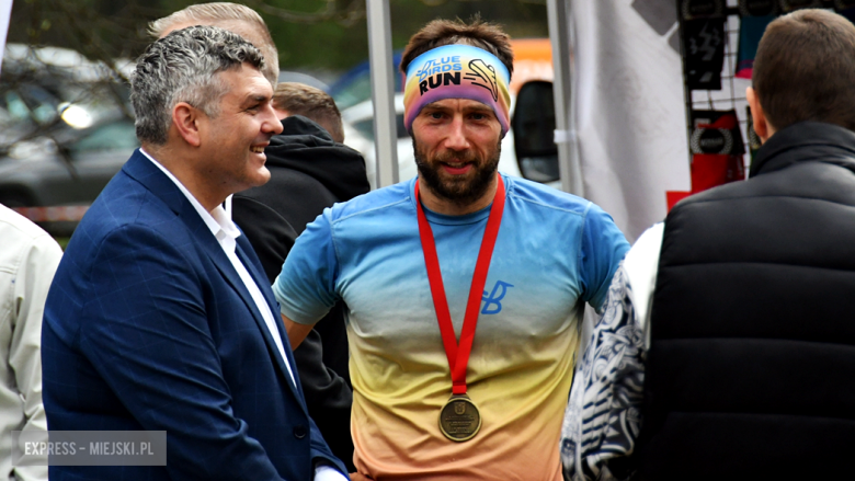 Setki biegaczy i świetne wyniki. 15. Półmaraton Henrykowski i 11. Dycha Księgi Henrykowskiej [foto]