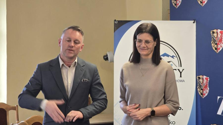 Kolejne umowy podpisane! Mieszkania w Złotym Stoku coraz bliżej nowych lokatorów