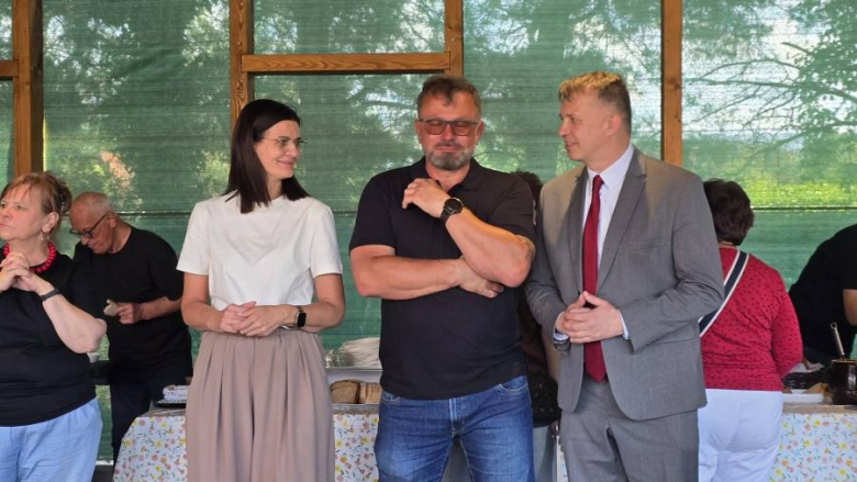 Wiata biesiadna w Błotnicy oficjalnie otwarta. Mieszkańcy wspólnie świętowali zakończenie inwestycji