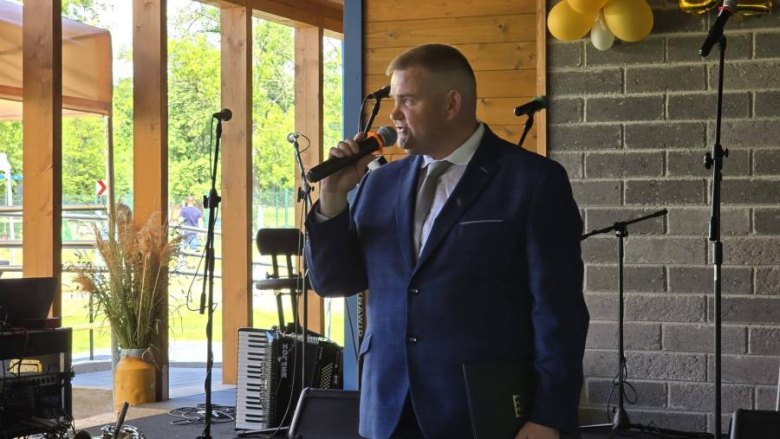 Wiata biesiadna w Błotnicy oficjalnie otwarta. Mieszkańcy wspólnie świętowali zakończenie inwestycji