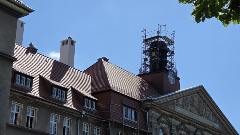 Kolejne postępy prac przy termomodernizacji budynku LO w Ząbkowicach Śląskich
