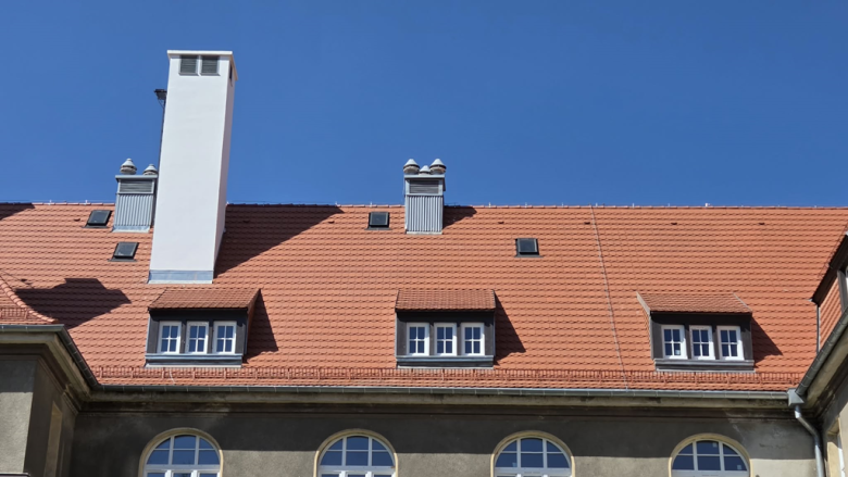 Kolejne postępy prac przy termomodernizacji budynku LO w Ząbkowicach Śląskich