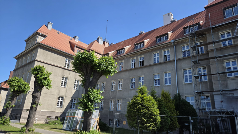 Kolejne postępy prac przy termomodernizacji budynku LO w Ząbkowicach Śląskich