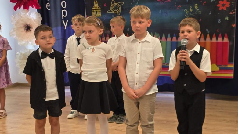 Łzy wzruszenia, uśmiechy i krok w wielki świat. Starszaki z „Bajki” pożegnały przedszkole