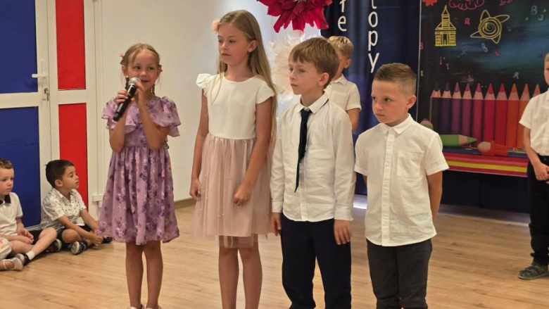 Łzy wzruszenia, uśmiechy i krok w wielki świat. Starszaki z „Bajki” pożegnały przedszkole