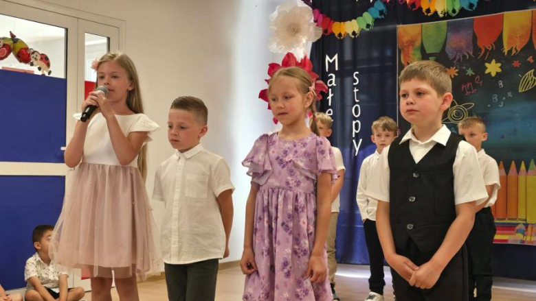 Łzy wzruszenia, uśmiechy i krok w wielki świat. Starszaki z „Bajki” pożegnały przedszkole