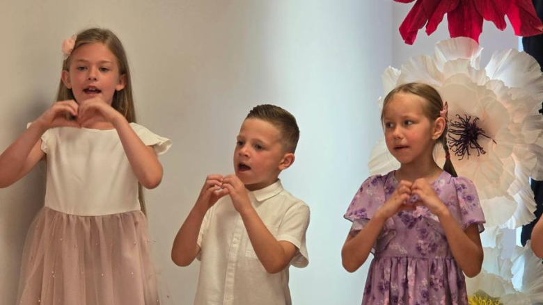 Łzy wzruszenia, uśmiechy i krok w wielki świat. Starszaki z „Bajki” pożegnały przedszkole