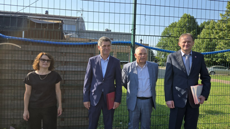 Najlepsi uczniowie ze szkół nagrodzeni przez Starostę Ząbkowickiego