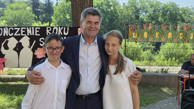 Najlepsi uczniowie ze szkół nagrodzeni przez Starostę Ząbkowickiego