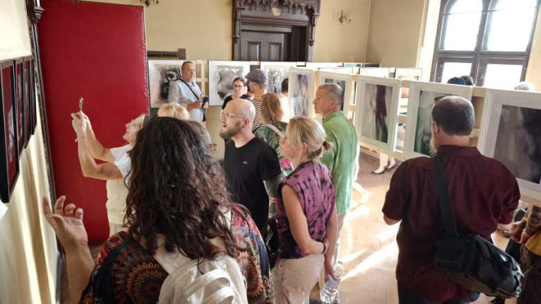 Międzynarodowi artyści w Ząbkowicach Śląskich. Rozpoczął się festiwal fotografii aktu