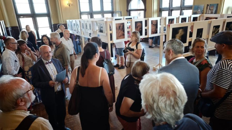 Międzynarodowi artyści w Ząbkowicach Śląskich. Rozpoczął się festiwal fotografii aktu