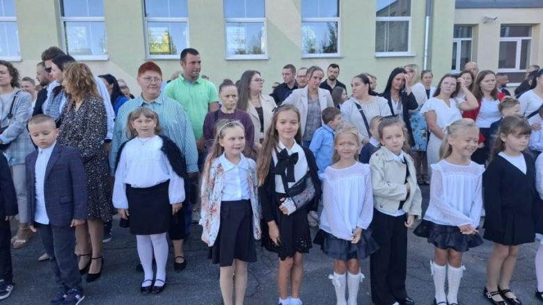 Rozpoczęcie roku szkolnego dla uczniów klas I-IV w Szkole Podstawowej nr 3
