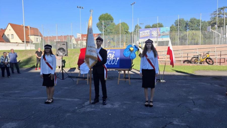 Rozpoczęcie roku szkolnego dla uczniów klas I-IV w Szkole Podstawowej nr 3