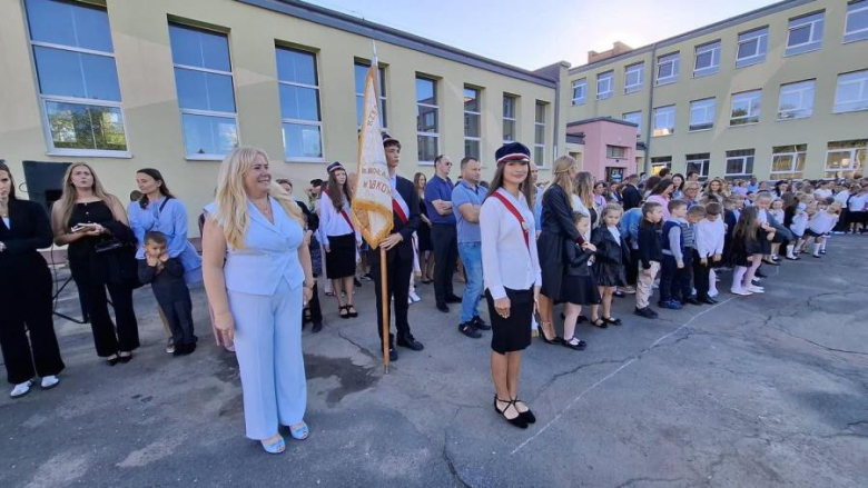 Rozpoczęcie roku szkolnego dla uczniów klas I-IV w Szkole Podstawowej nr 3