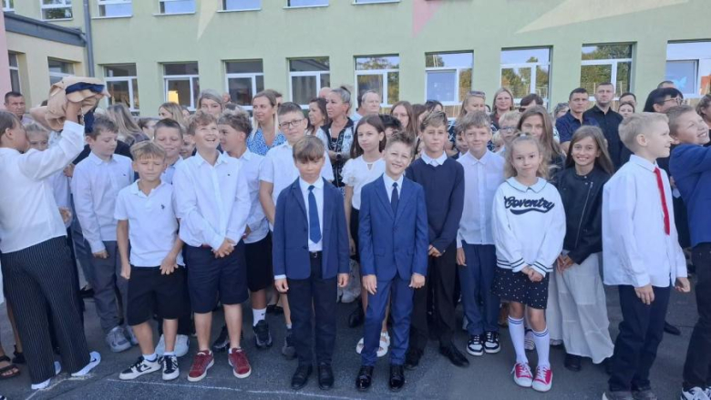 Rozpoczęcie roku szkolnego dla uczniów klas I-IV w Szkole Podstawowej nr 3