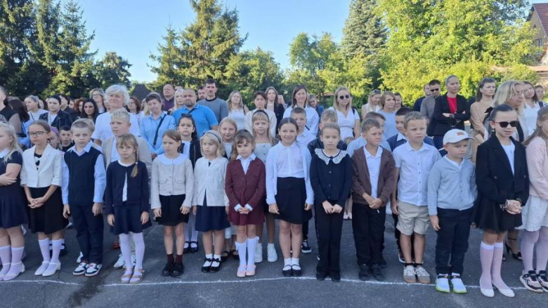 Rozpoczęcie roku szkolnego dla uczniów klas I-IV w Szkole Podstawowej nr 3