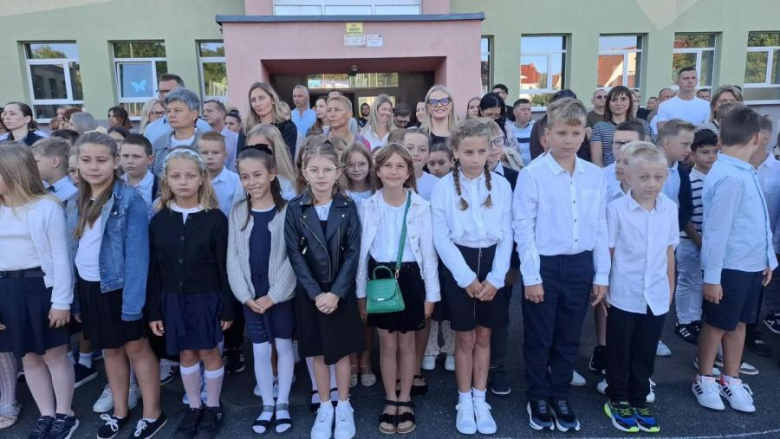 Rozpoczęcie roku szkolnego dla uczniów klas I-IV w Szkole Podstawowej nr 3