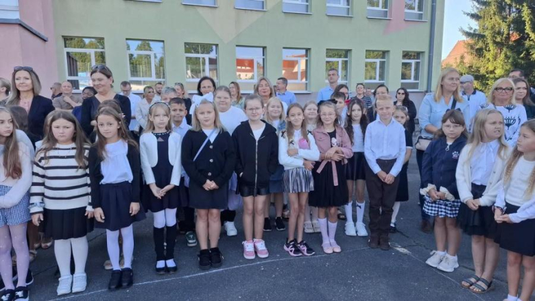 Rozpoczęcie roku szkolnego dla uczniów klas I-IV w Szkole Podstawowej nr 3
