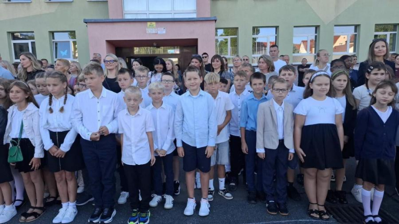 Rozpoczęcie roku szkolnego dla uczniów klas I-IV w Szkole Podstawowej nr 3
